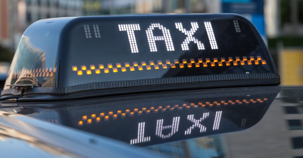 Asielzoeker per taxi naar ziekenhuis