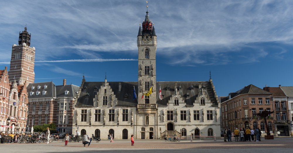 Breaking news: gevangene ontsnapt in Dendermonde, houdt zich schuil in stad