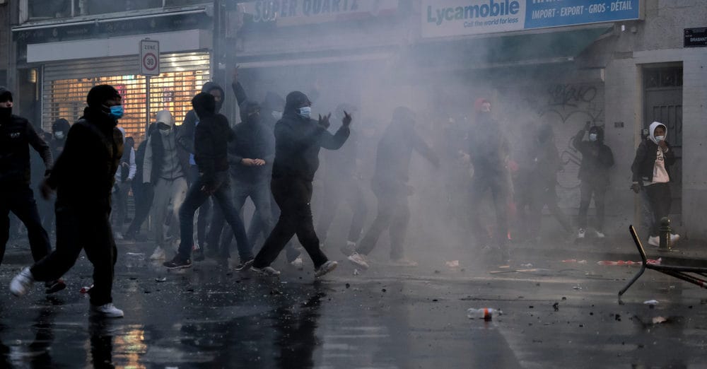 Ophef over Brusselse agent die op relschopper schoot met rubberkogels