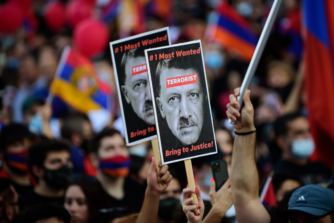De naweeën van de oorlog nog steeds voelbaar: Armenen protesteren tegen regering