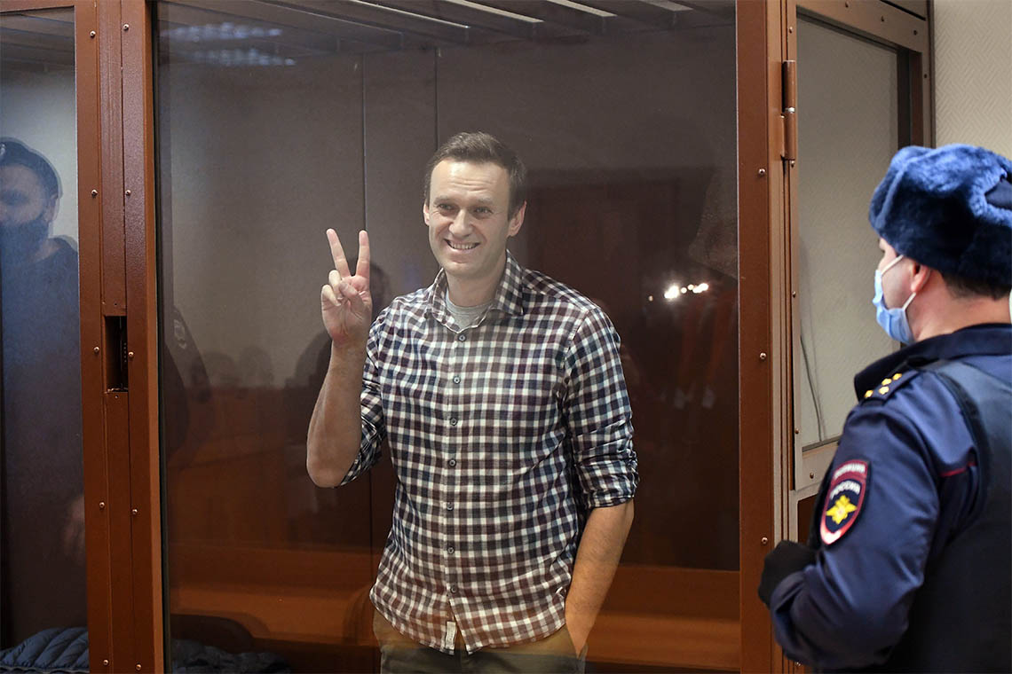Navalny tijdens zijn proces. Foto Photonews. © Anatoliy Zhdanov/Polaris/Photo News
