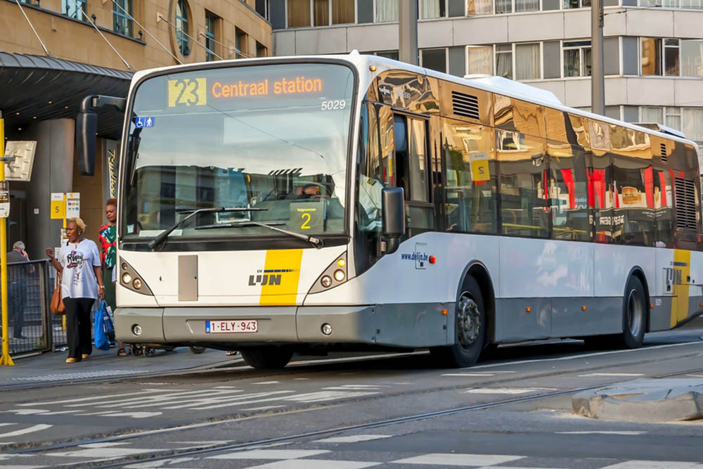 Lijnbus in Antwerpen (Shutterstock)