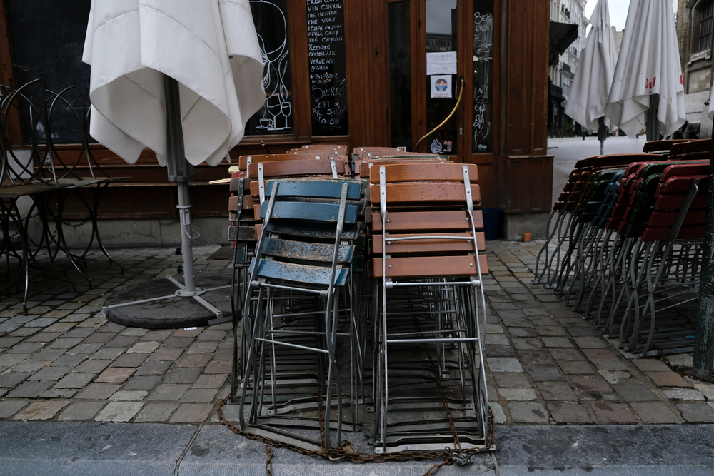 Een gesloten horecazaak in Brussel (Shutterstock)