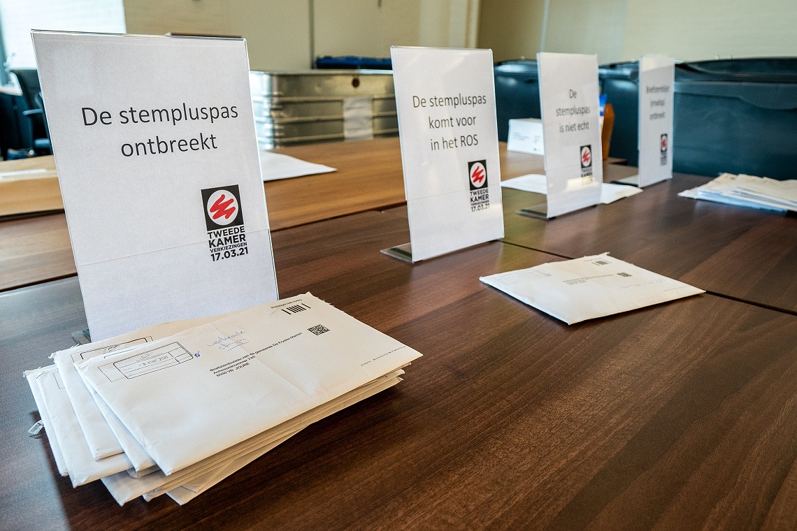 Briefstemmen Tweede Kamer. Foto Photonews
