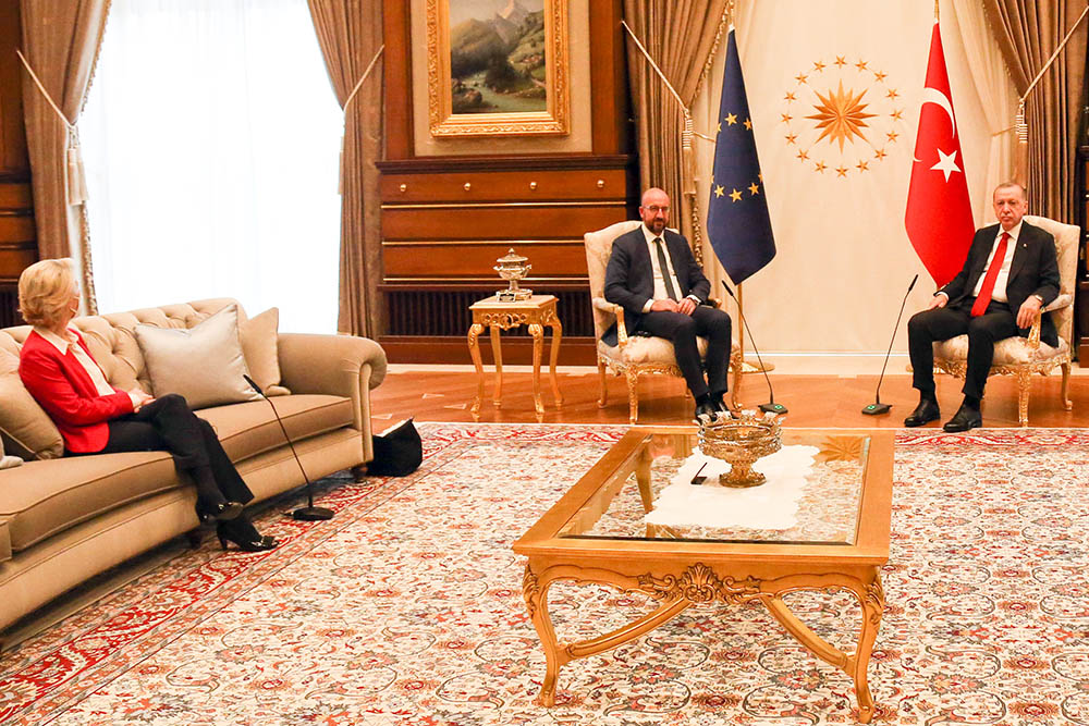 Commissievoorzitter Ursula von der Leyen, voorzitter van de Europese Raad Charles Michel en president Recep Tayyip Erdogan (EU)
