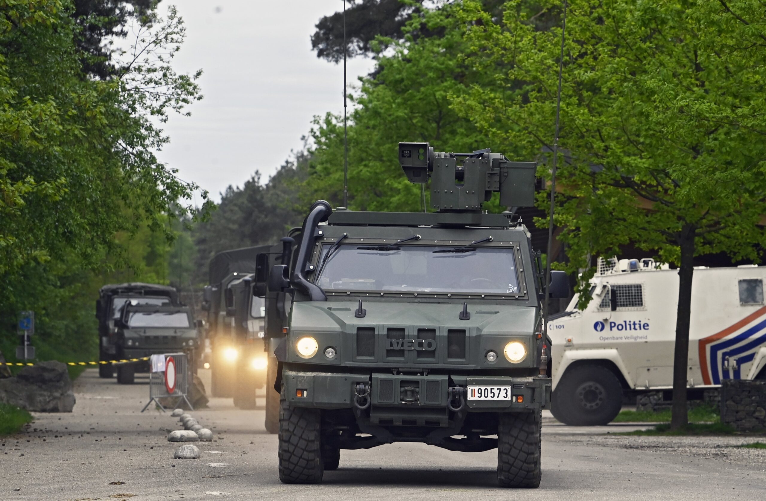 Machtsontplooiing van leger en politie in Maasmechelen. Foto Photonews