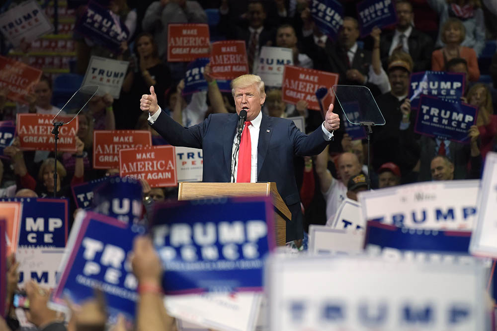 Trump op een campagnebijeenkomst in Pennsylvania (Shutterstock)
