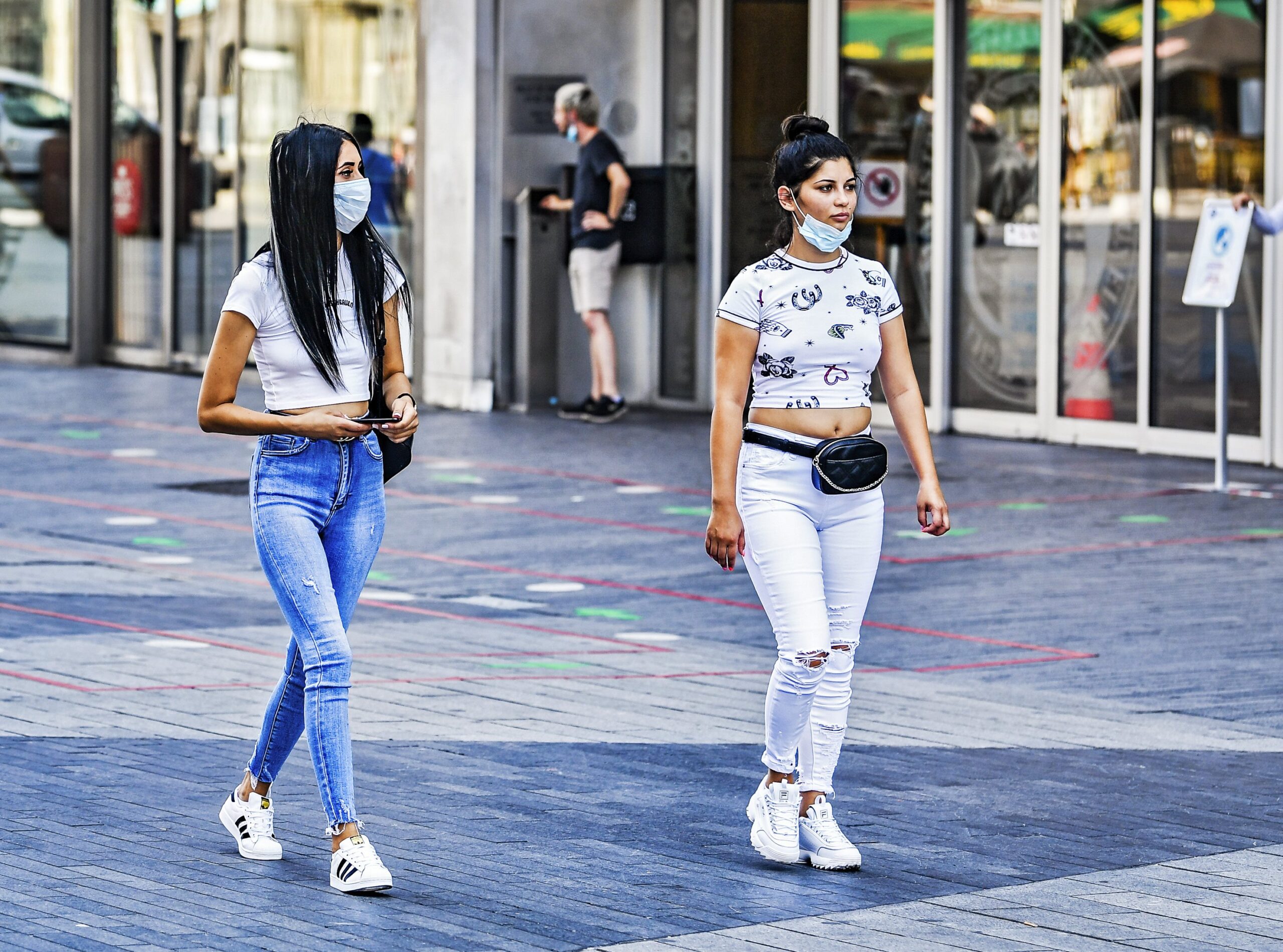 WHO wil dat mensen mondmasker blijven dragen. Foto Photones.ws.