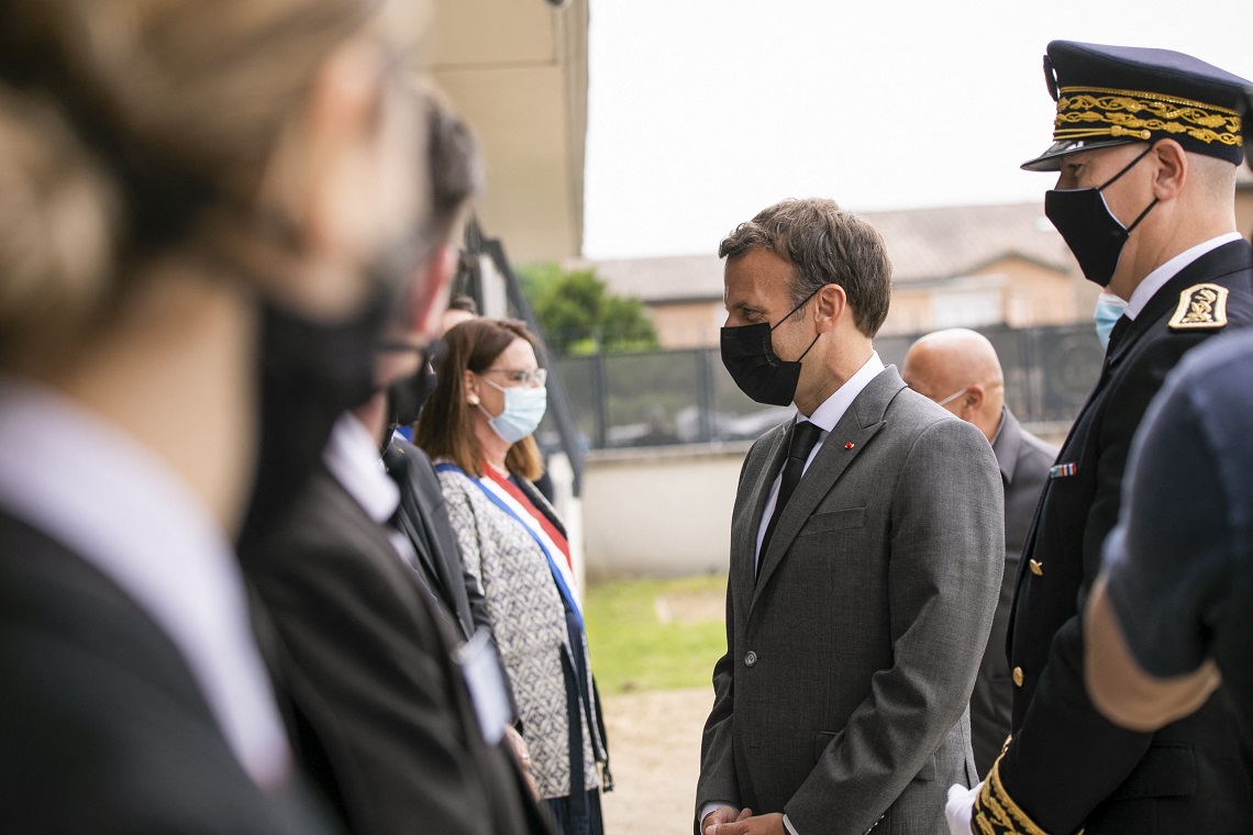 President Macron tijdens zijn bezoek aan Tain-l'Hermitage. Photo News