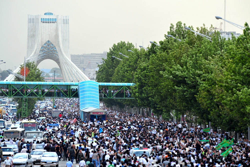 Een oppositiebetoging in Teheran (Wikimedia)