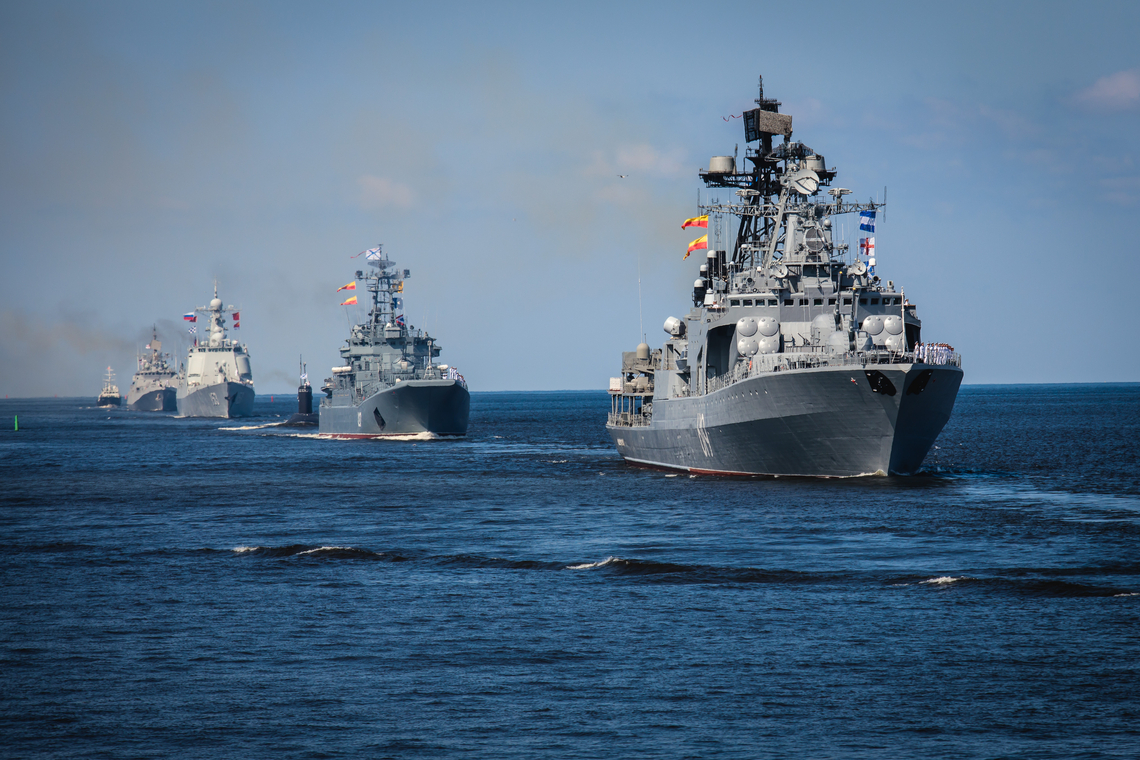 Russische marineschepen in konvooi - Afbeelding: Shutterstock