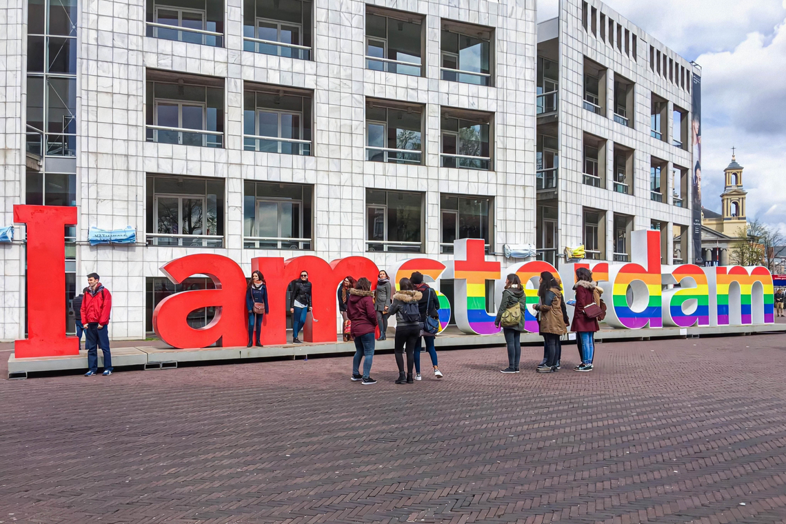 Regenboogkleuren in Amsterdam. Foto Shutterstock