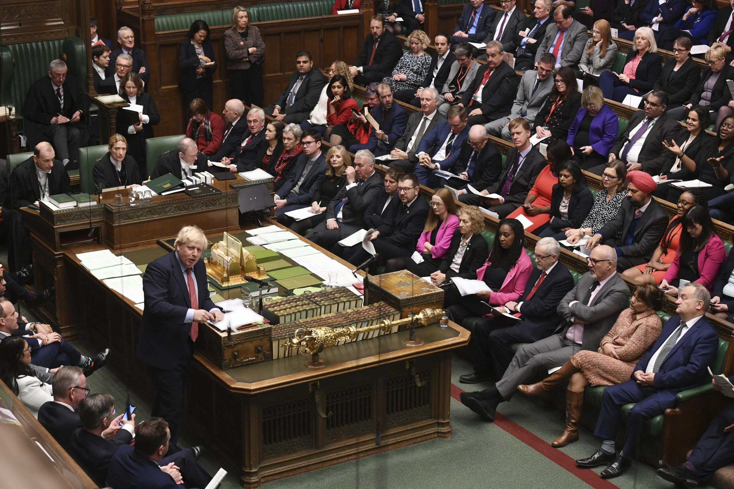 Premier Boris Johnson tijdens een toespraak in het Lagerhuis (Photonews)