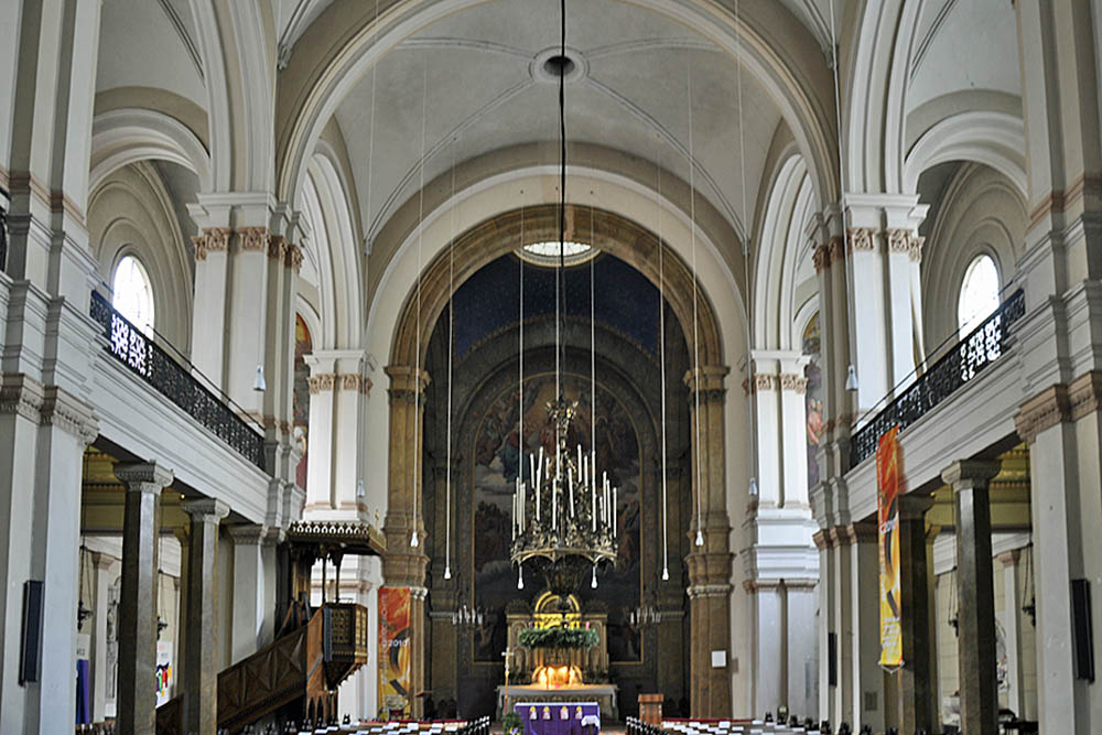 Het interieur van de Nepomukkerk (Wikimedia)