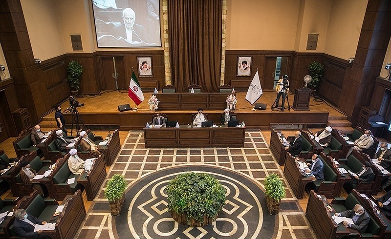 Het Iraanse Hooggerechtshof tijdens een zitting (Wikimedia)