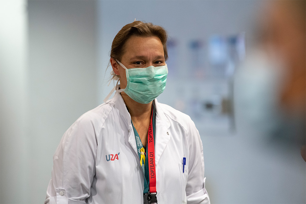 Virologe Erika Vlieghe slaat alarm.