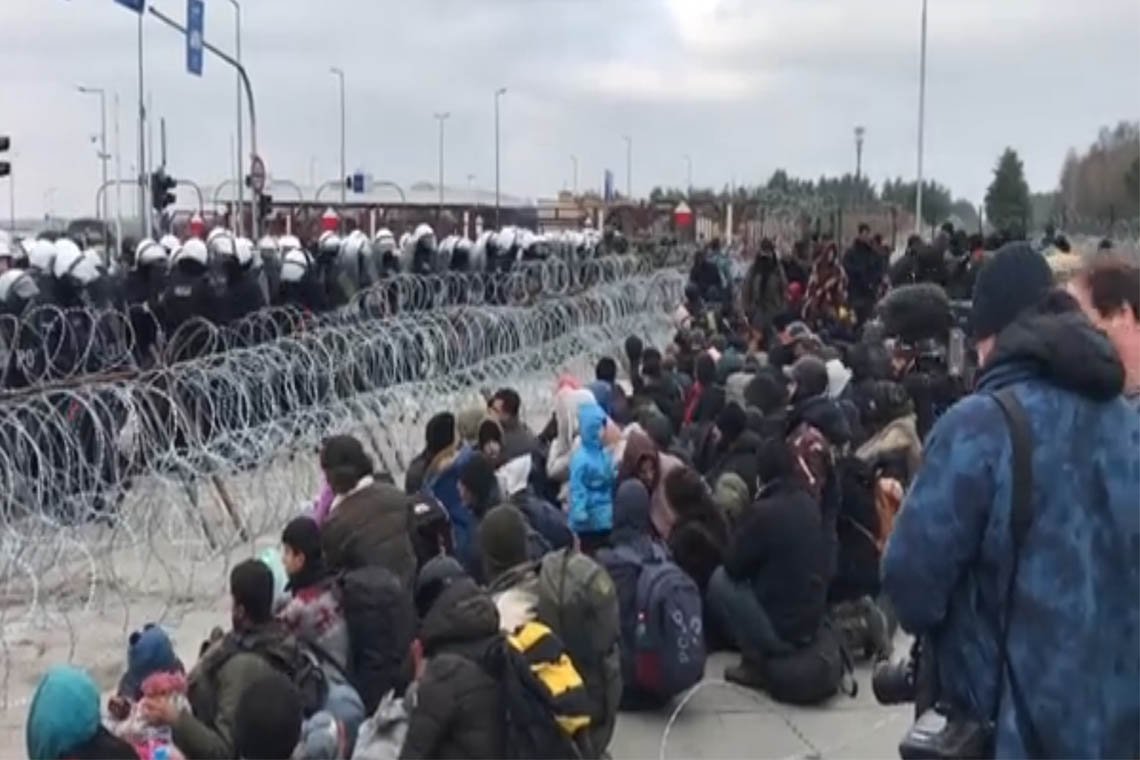 Migranten proberen Poolse grens over te steken