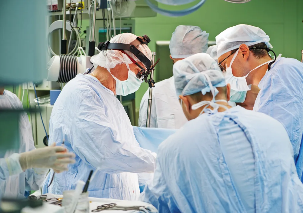 Onder andere chirurgie is een essentieel deel van de kankerzorg dat uitgesteld wordt (Shutterstock)
