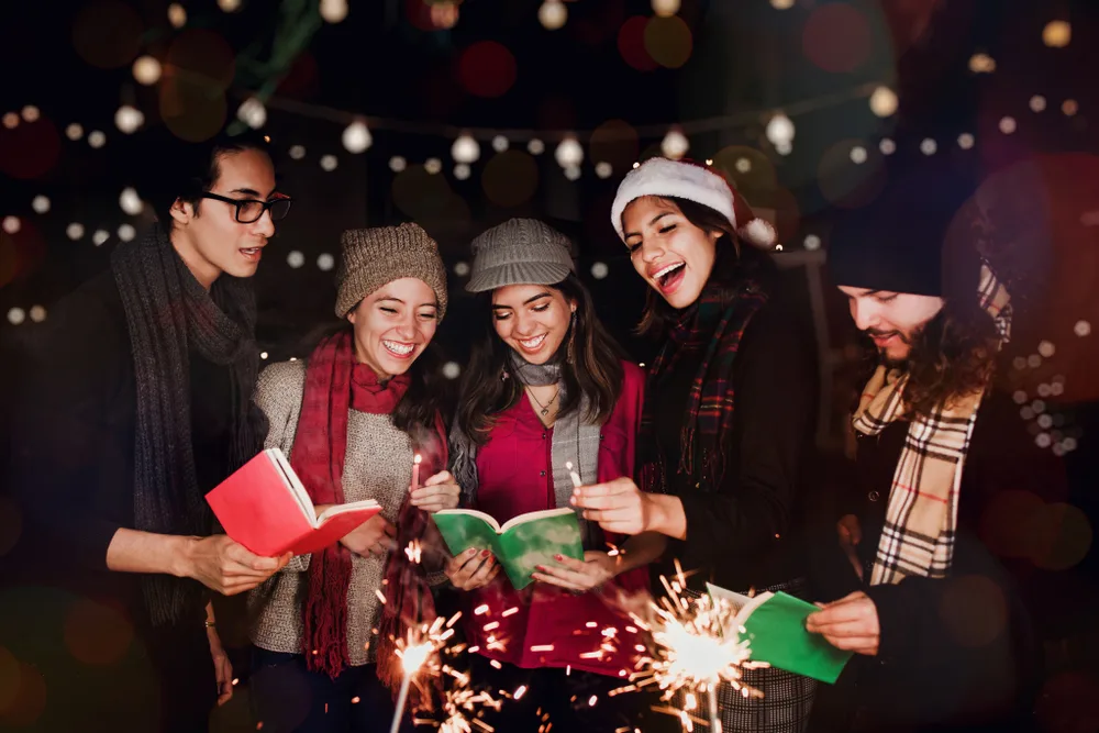 Het zingen van kerstliedjes zou te gevaarlijk zijn wegens het coronavirus. (Shutterstock)