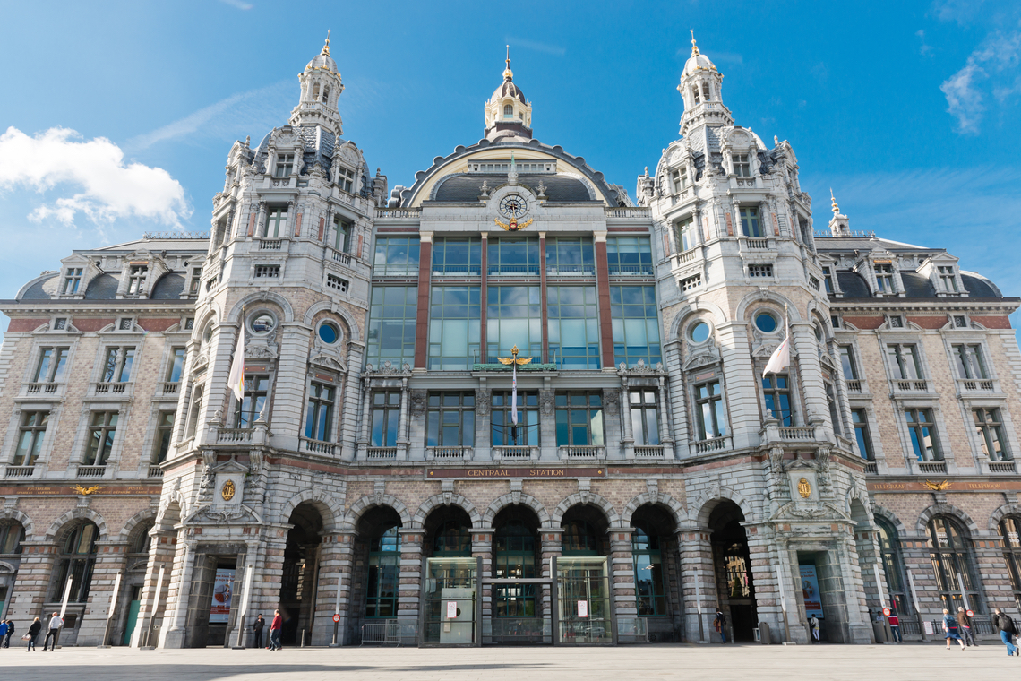 Illegaal steekt man neer aan Centraal Station in Antwerpen