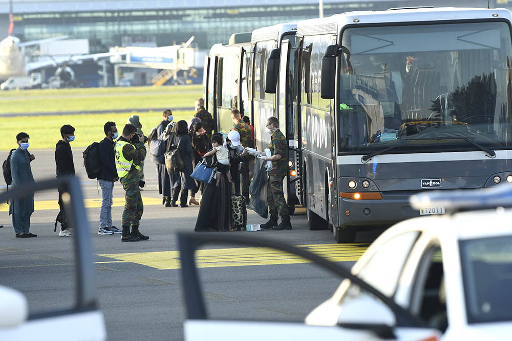 Afghaanse vluchtelingen op de luchthaven van Melsbroek (Photonews)