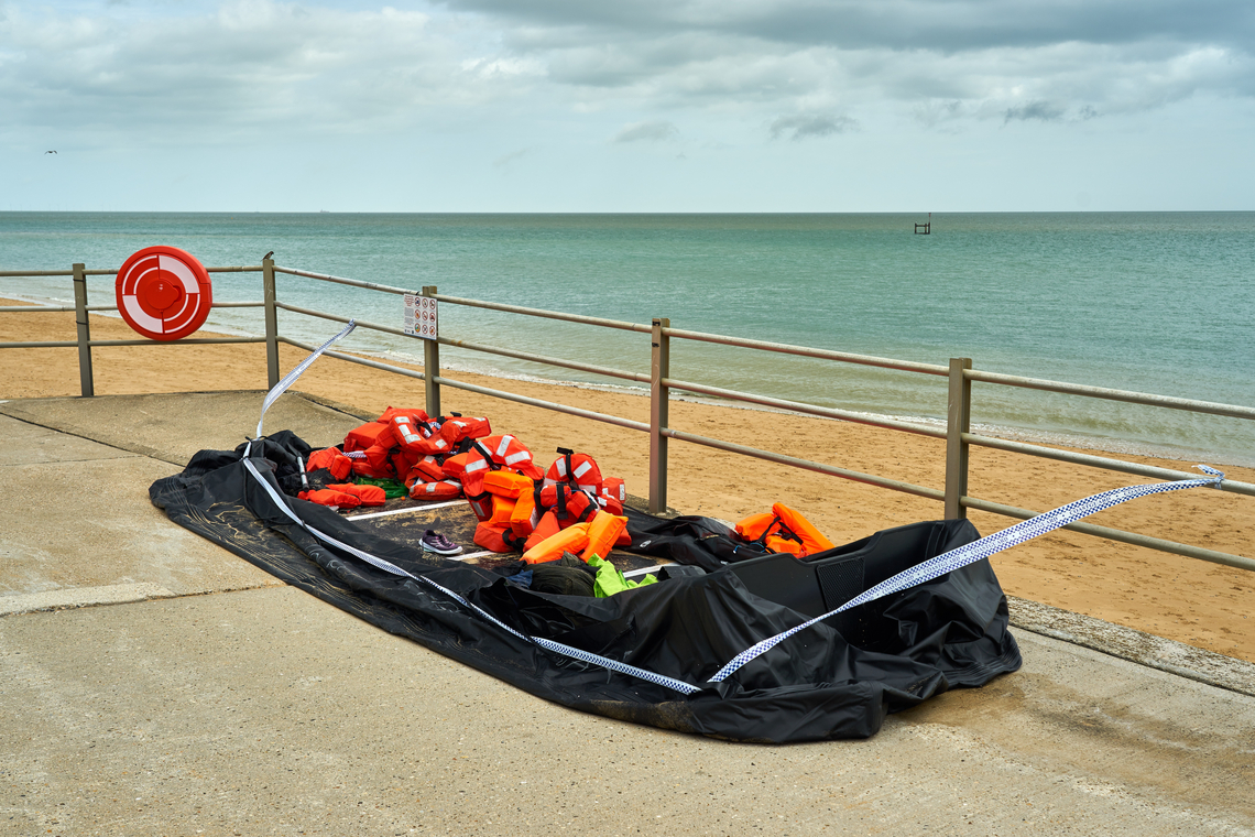 Een rubberen bootje achtergelaten in Kent, Engeland - Afbeelding: Shutterstock