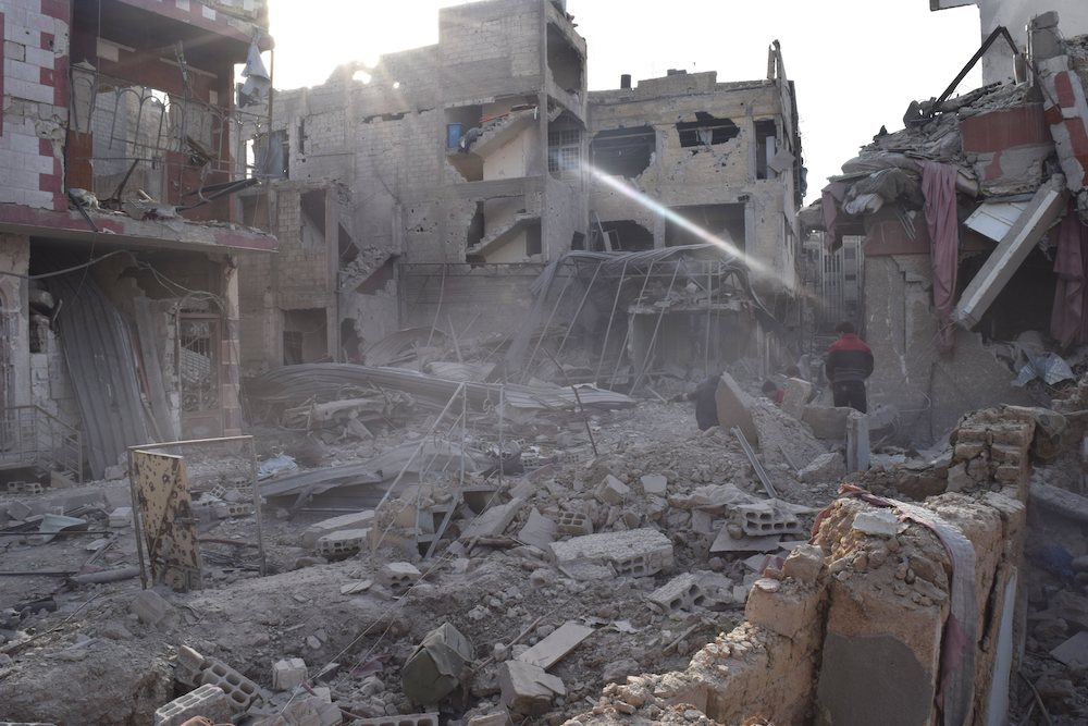 Damascus na een luchtaanval. Foto Photo News