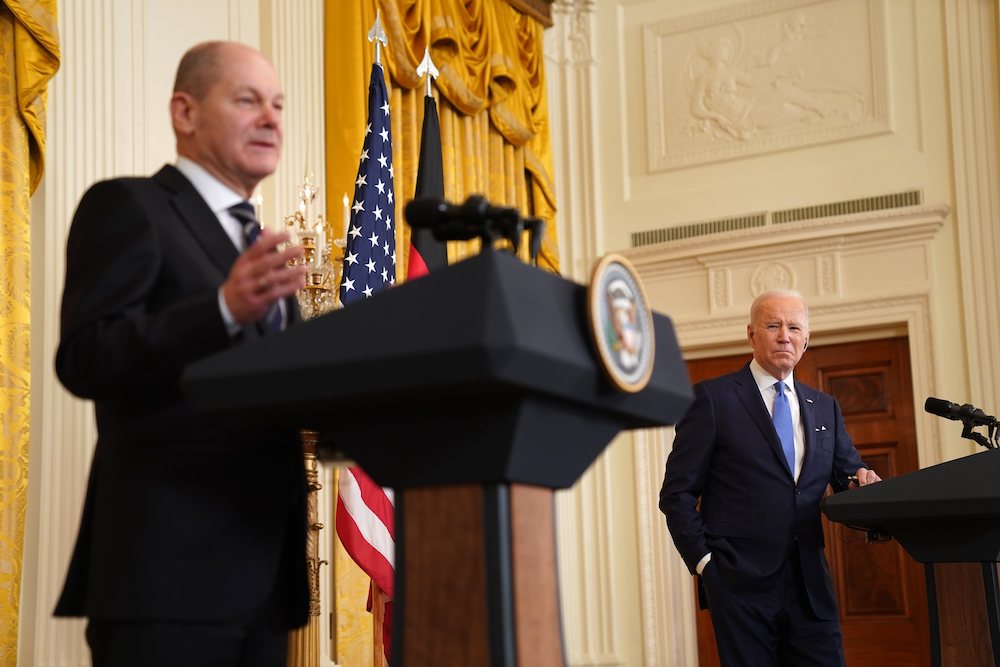 Bondskanselier Olaf Scholz en president Joe Biden tijdens de persconferentie. Foto Photo News