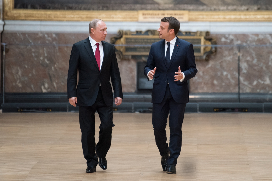 Emmanuel Macron en Vladimir Poetin. Foto Shutterstock.