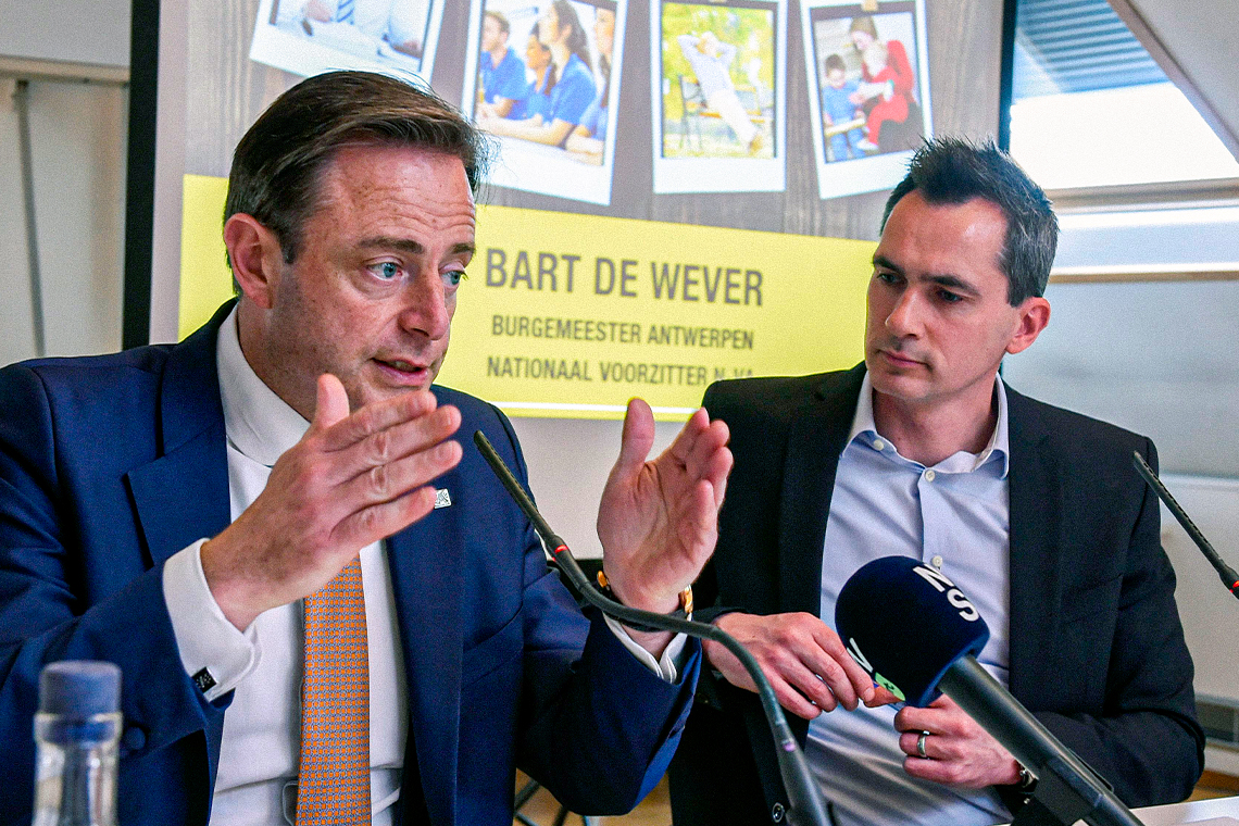 Voorzitter Bart De Wever met voormalig ondervoorzitter Lorin Parys. Photo News