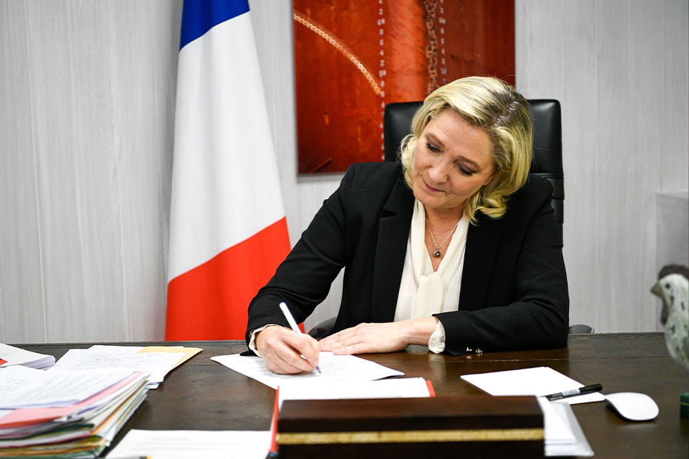 Hoofd van de Franse immigratiedienst weigert nu al om samen te werken met Marine Le Pen