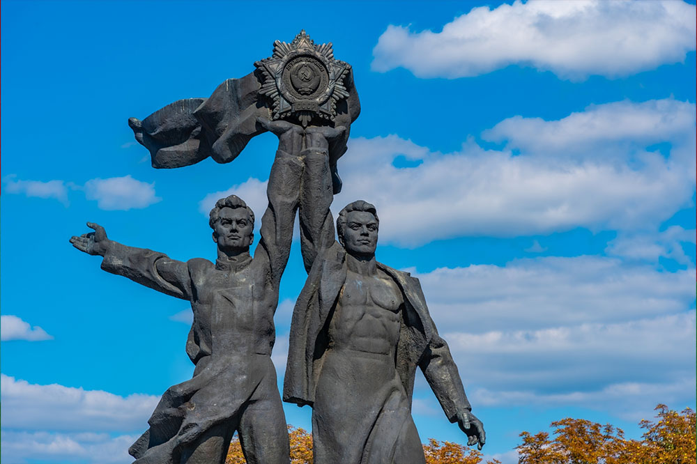 Oekraïne haalt standbeeld van vriendschap met Rusland neer