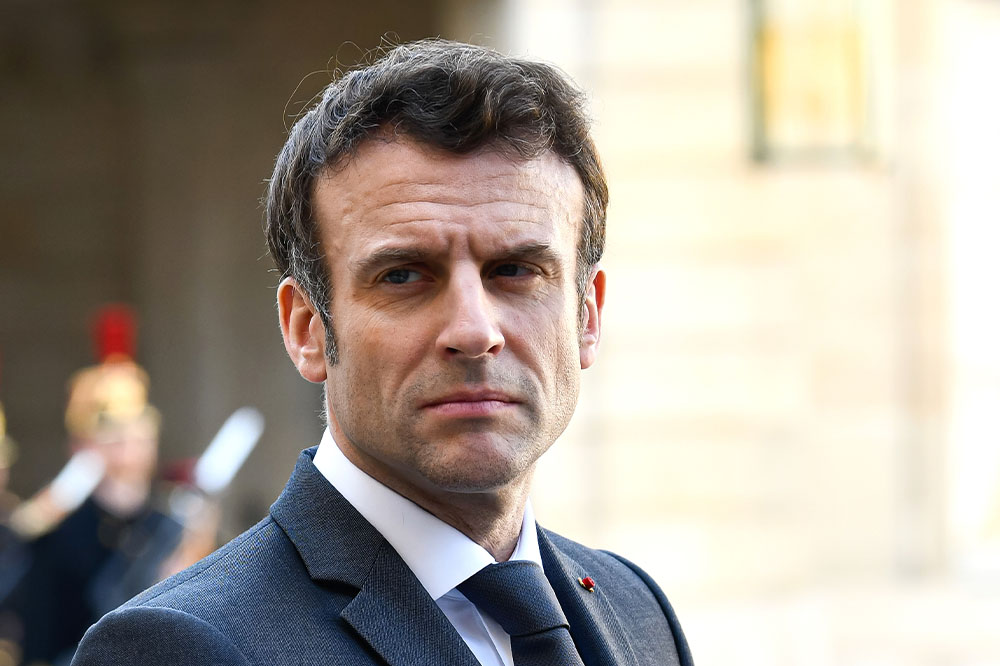 Emmanuel Macron met de handen in het haar na moeilijke verkiezingsuitslag, Frankrijk vreest "Belgische toestanden"