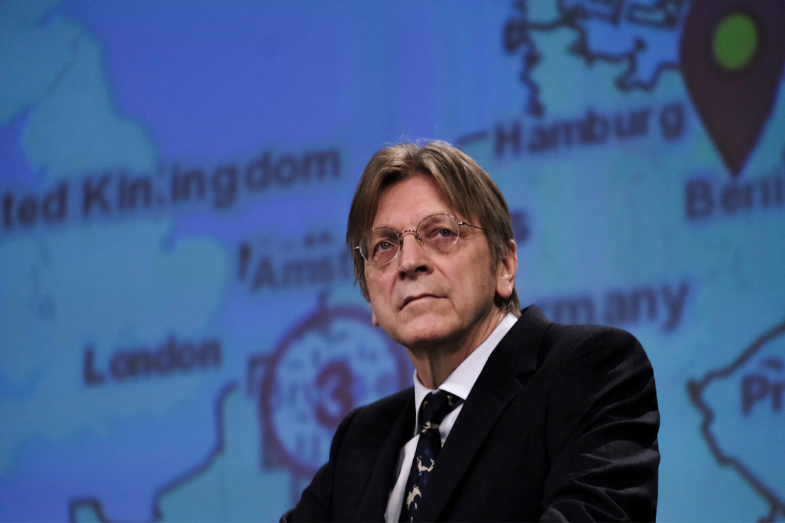 Goedkeuring Poolse herstelplannen stuit op verzet van Verhofstadt: "Zeer verontrustende situatie"