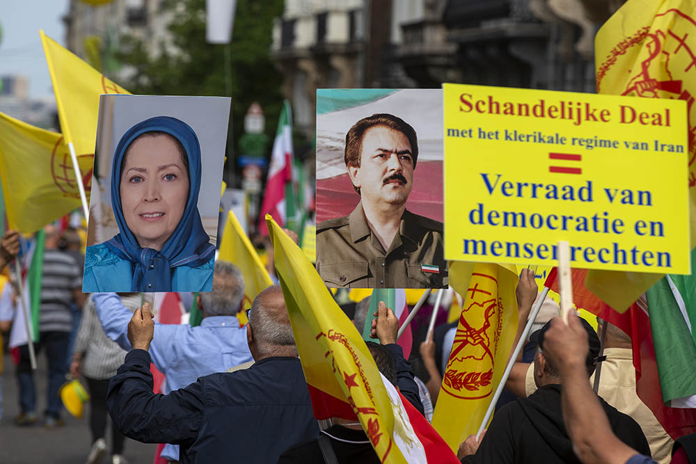 Iraanse opposanten betogen in Brussel tegen de deal (Belga)