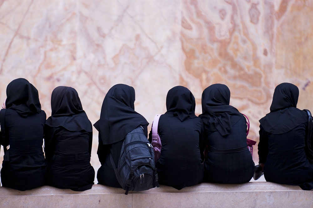 Iraanse vrouwenrechtenactivisten verzetten zich tegen verplicht dragen van hoofddoek