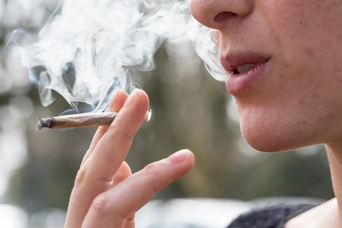 Vraag van de Week: Moet cannabis uit het strafrecht worden gehaald?
