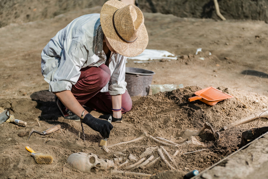 Oproep aan archeologen om skeletten niet meer als man of vrouw te klasseren: "Weten niet hoe ze zich identificeerden"