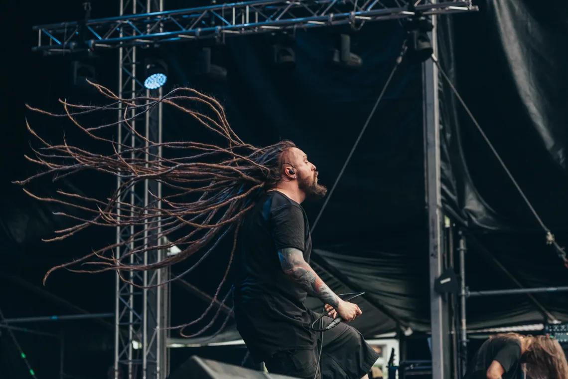 Concert in Zwitserland stilgelegd omdat blanke muzikanten dreadlocks dragen: "Vorm van culturele toe-eigening"