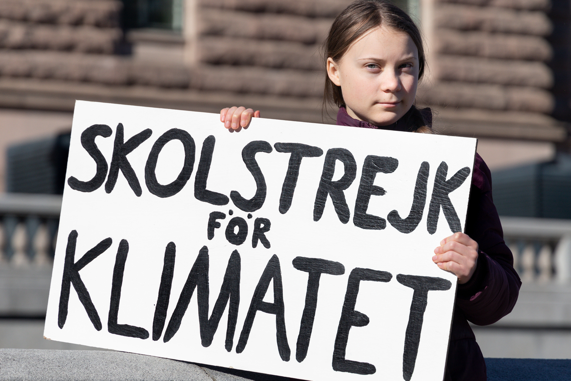 Greta Thunberg spijbelt bij wijze van klimaatprotest in Stockholm. Foto Shutterstock