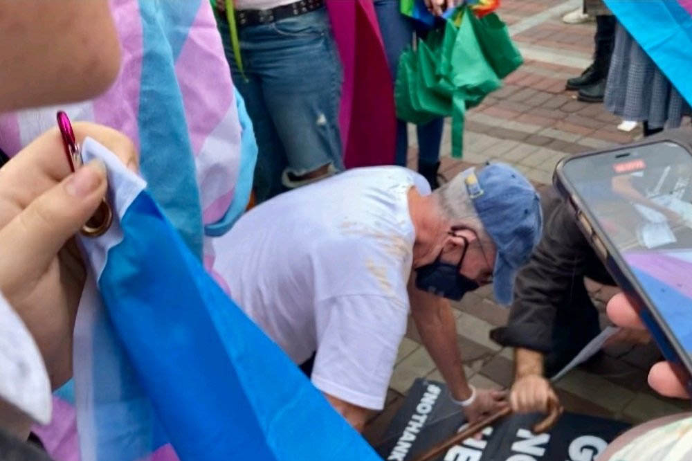 Icoon homorechtenbeweging aangevallen door woke transactivisten