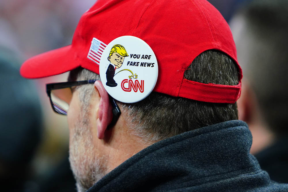 Trump eist 475 miljoen dollar van CNN wegens laster in de eerste van vele aangekondige rechtzaken tegen "fake news media"
