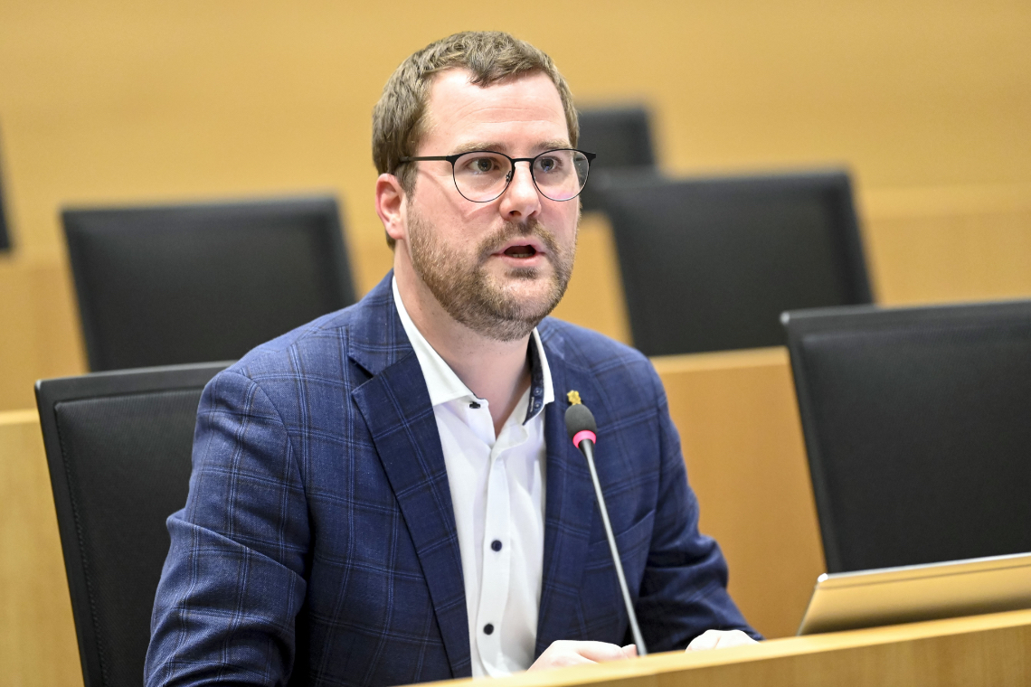 Tomas Roggeman (N-VA) haalt uit naar minister Gilkinet: "Groene recepten voor het spoor werken niet"