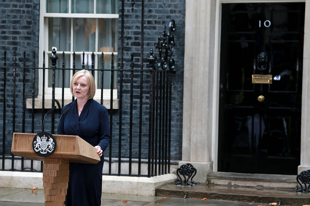 Britse eerste minister Liz Truss gooit na 44 dagen al de handdoek in de ring en stapt op