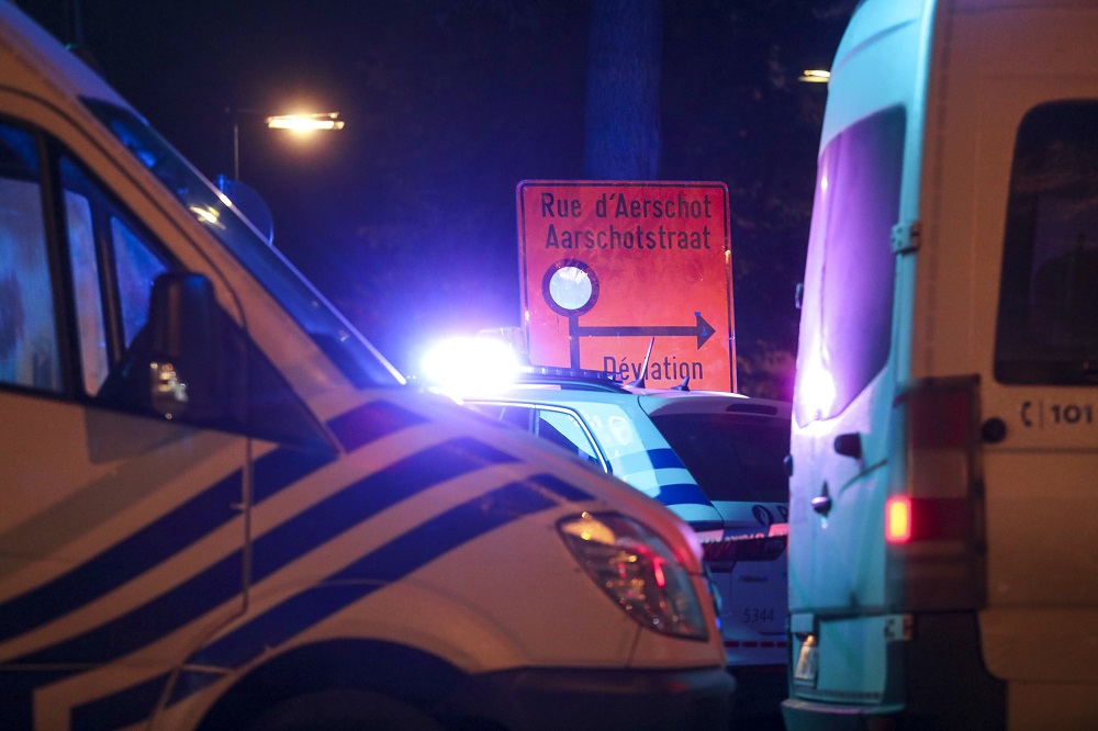 Politieagent overleden na steekpartij in Schaarbeek: volgens getuigen riep dader "Allahoe Akbar"