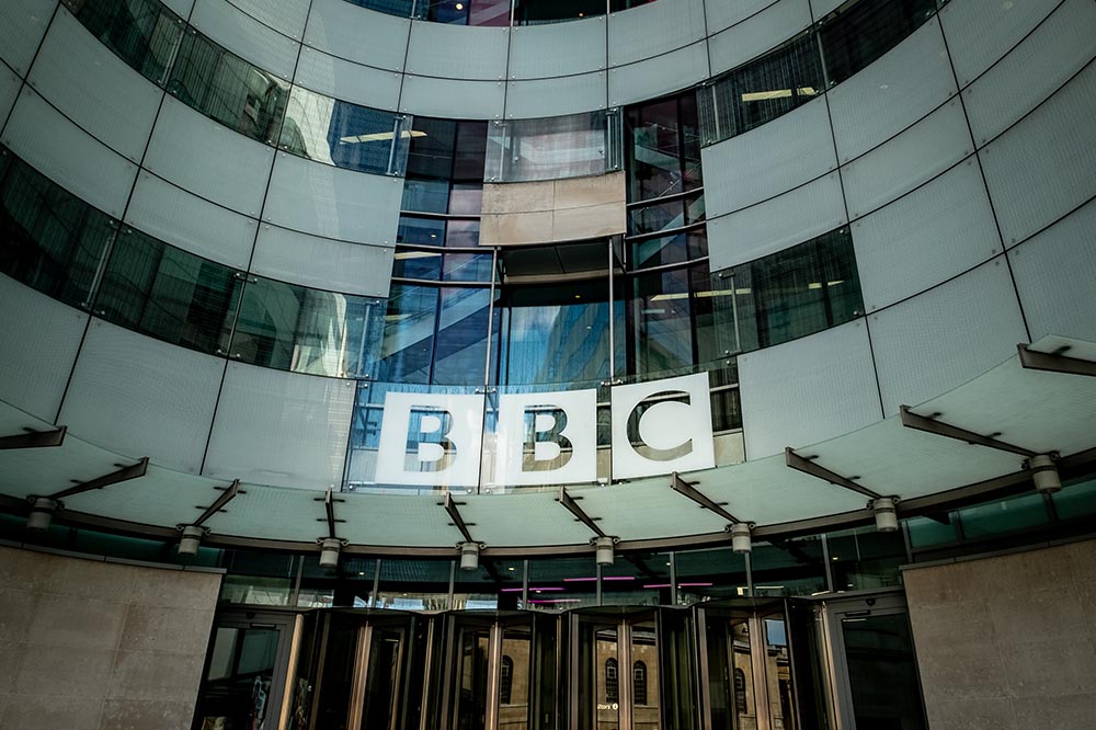 Rapport uit felle kritiek op BBC: "Politiek correct en vooringenomen"