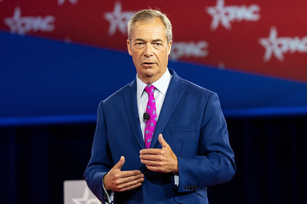 Nigel Farage dreigt met terugkeer in de politiek indien "Conservatieve partij het Britse volk blijft verraden"