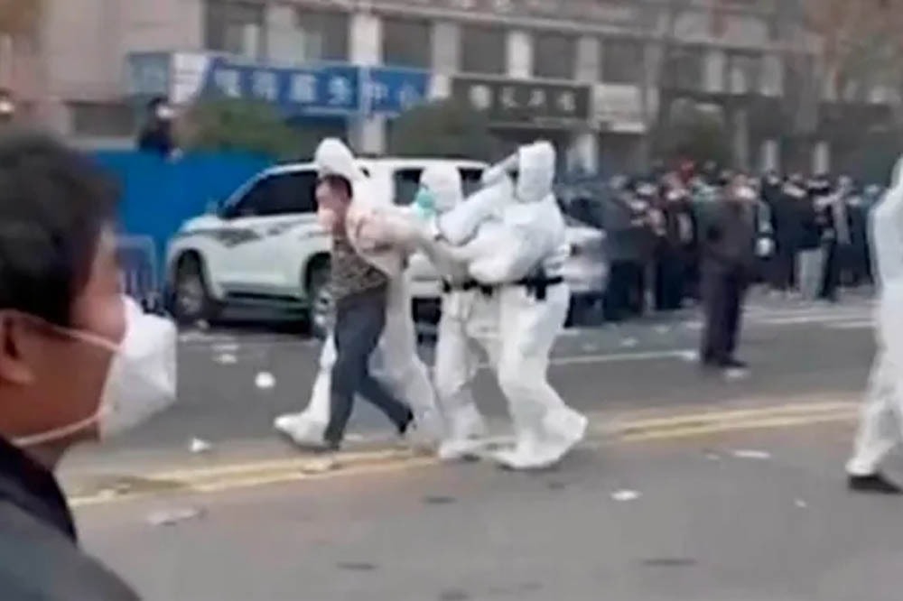 Politie reageert met geweld op protesten in Chinese iPhone-fabriek