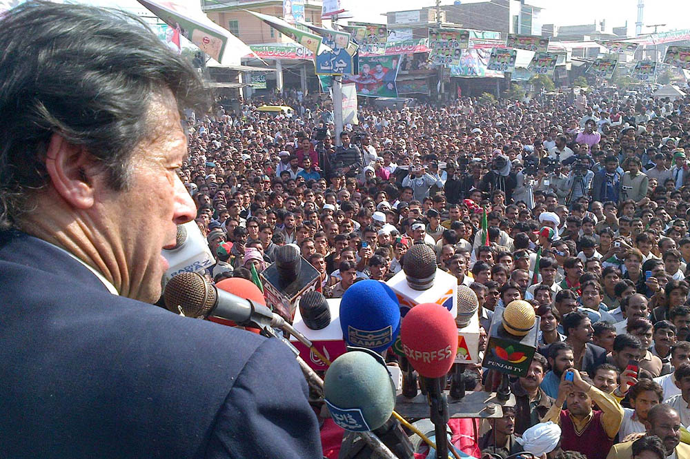 Moordpoging op oud-premier Imran Khan leidt tot grote onrust in Pakistan