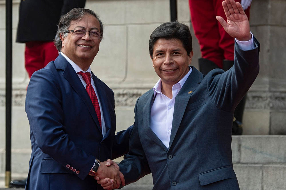 Linkse president van Peru pleegt mislukte staatsgreep